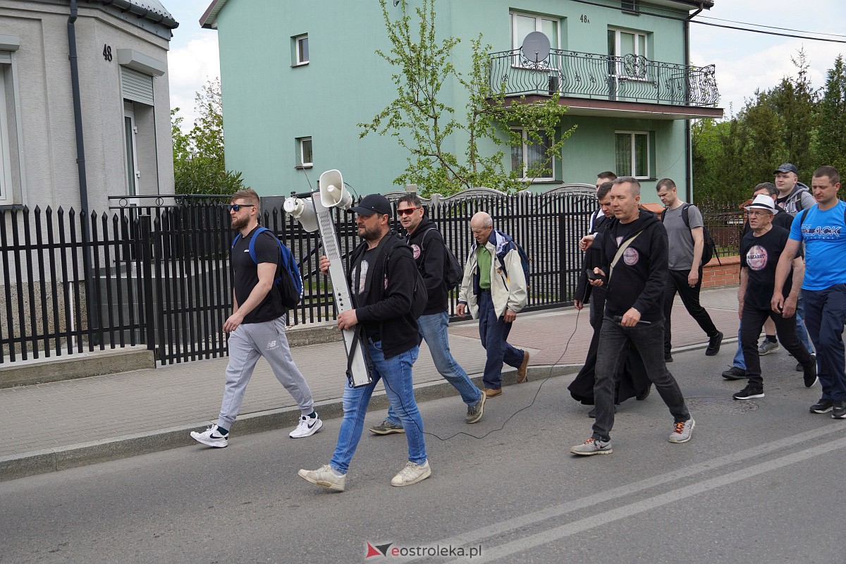 Męska piesza pielgrzymka Rzekuń - Suchcice [13.05.2023] - zdjęcie #9 - eOstroleka.pl