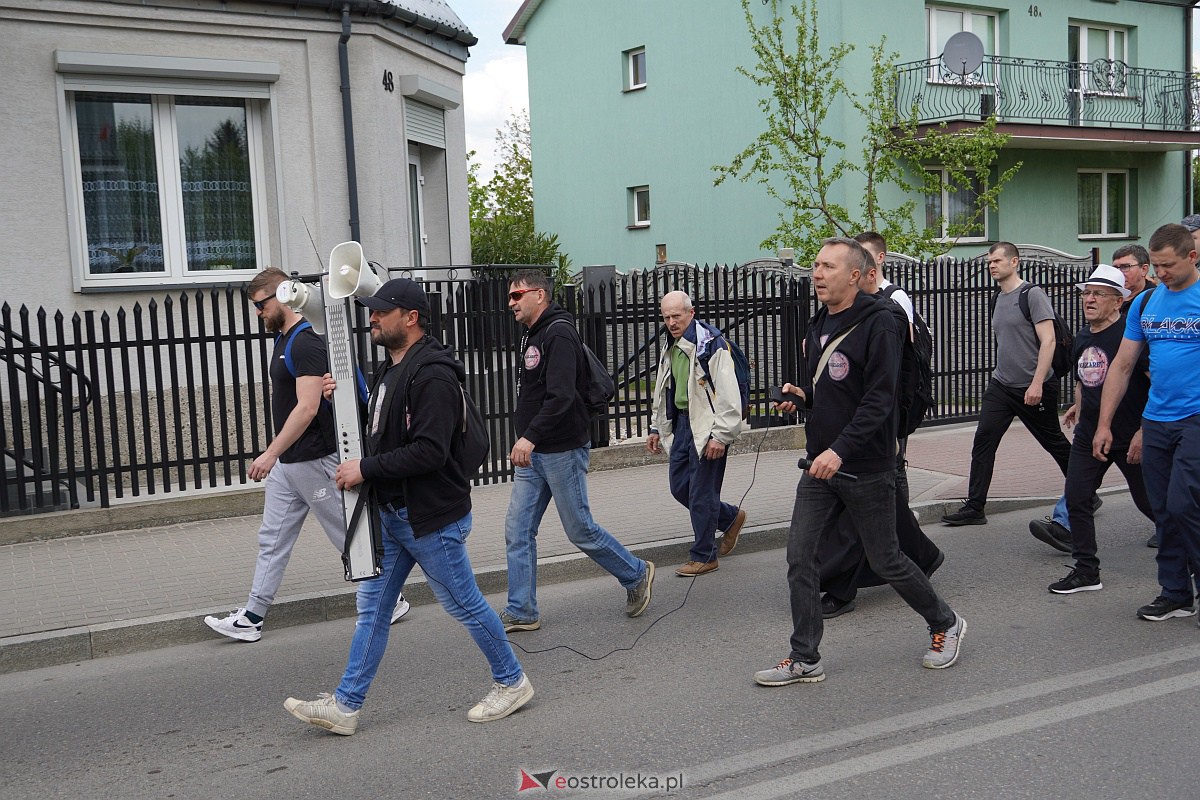Męska piesza pielgrzymka Rzekuń - Suchcice [13.05.2023] - zdjęcie #8 - eOstroleka.pl