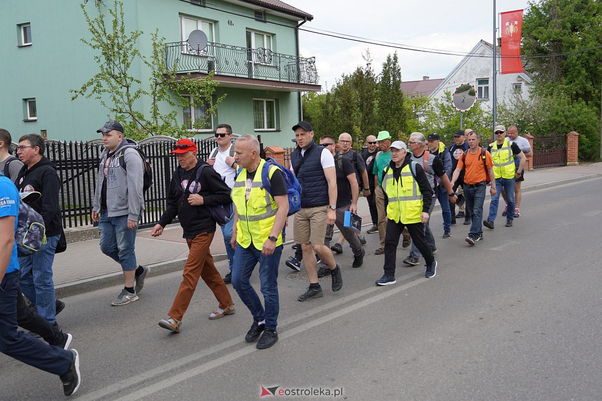 Męska piesza pielgrzymka Rzekuń - Suchcice [13.05.2023] - zdjęcie #5 - eOstroleka.pl