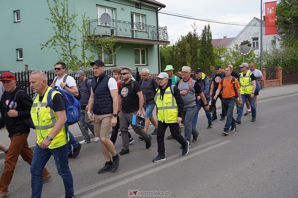 Męska piesza pielgrzymka Rzekuń - Suchcice [13.05.2023] - zdjęcie #4 - eOstroleka.pl