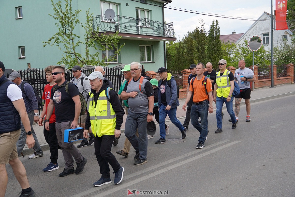Męska piesza pielgrzymka Rzekuń - Suchcice [13.05.2023] - zdjęcie #3 - eOstroleka.pl