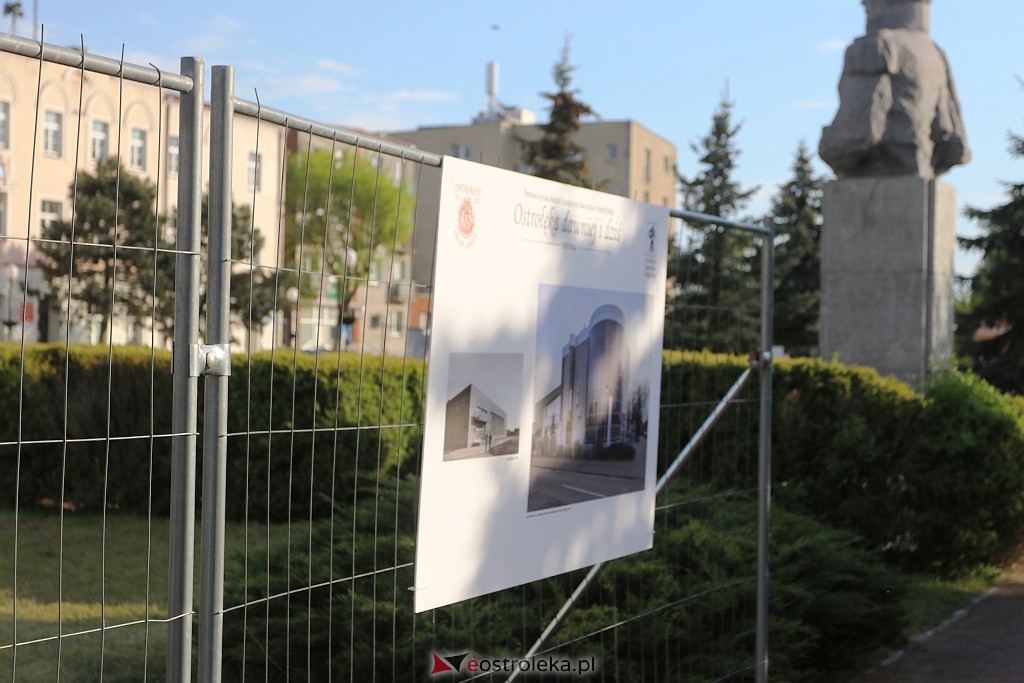 Wystawa Ostrołęka dawniej i dziś na Placu Bema [13.05.2023] - zdjęcie #1 - eOstroleka.pl
