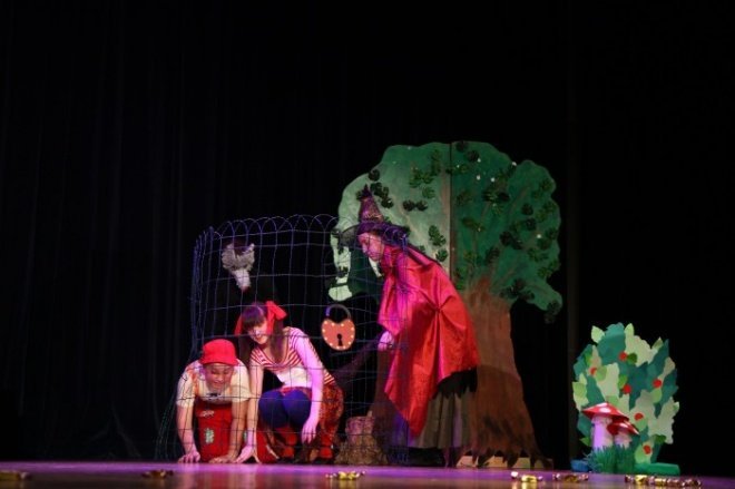 XI Mazowiecki Festiwal Teatrów Amatorskich (05.05.2011) - zdjęcie #16 - eOstroleka.pl