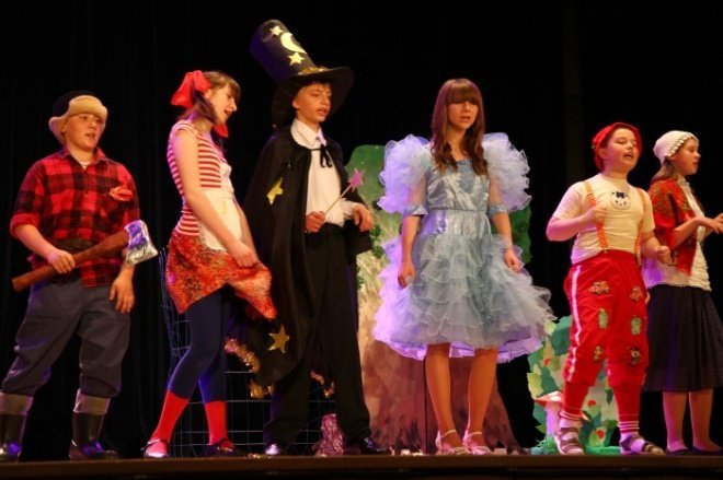 XI Mazowiecki Festiwal Teatrów Amatorskich (05.05.2011) - zdjęcie #2 - eOstroleka.pl