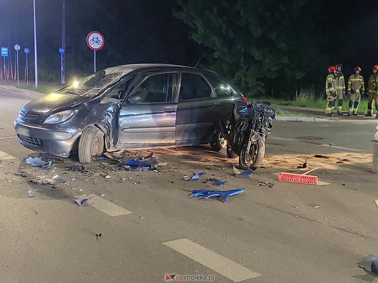 Poważny wypadek na Słowackiego. Ucierpiał motocyklista [13.05.2023] - zdjęcie #1 - eOstroleka.pl