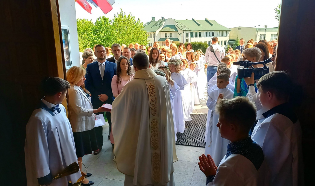 Pierwsza Komunia Święta w Obierwi - fot. RN [13.05.2023] - zdjęcie #31 - eOstroleka.pl