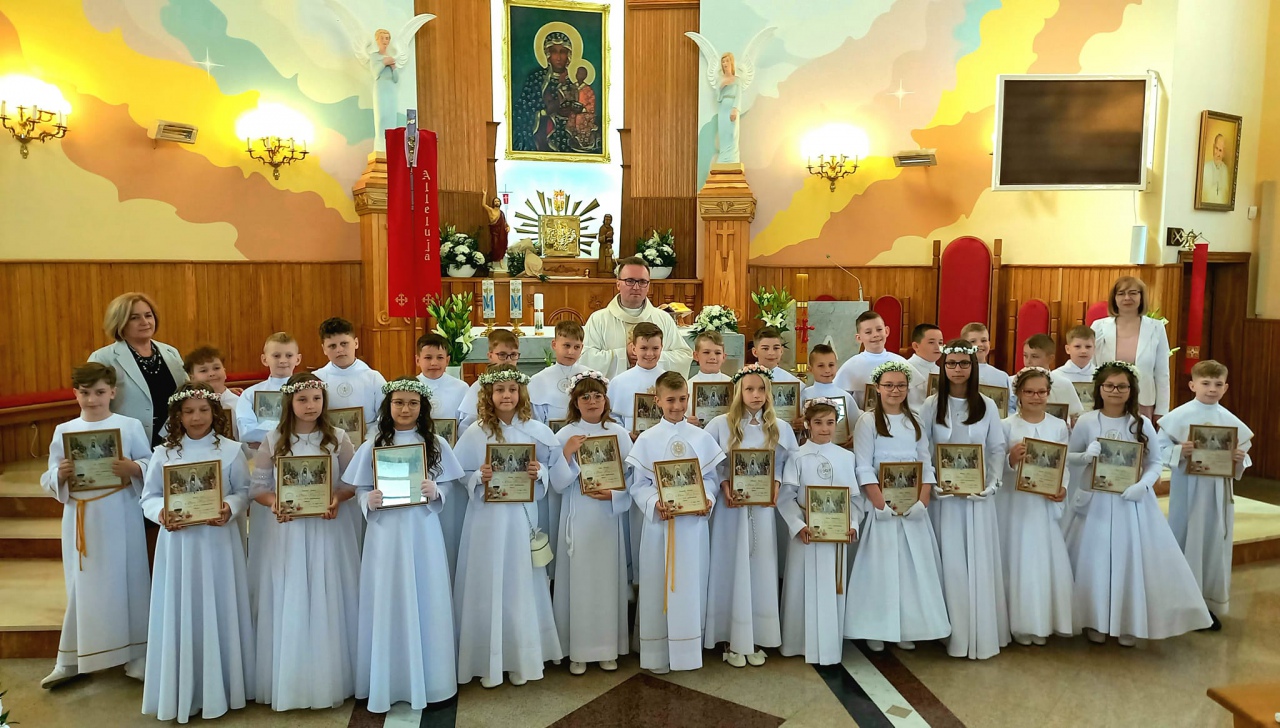 Pierwsza Komunia Święta w Obierwi - fot. RN [13.05.2023] - zdjęcie #27 - eOstroleka.pl