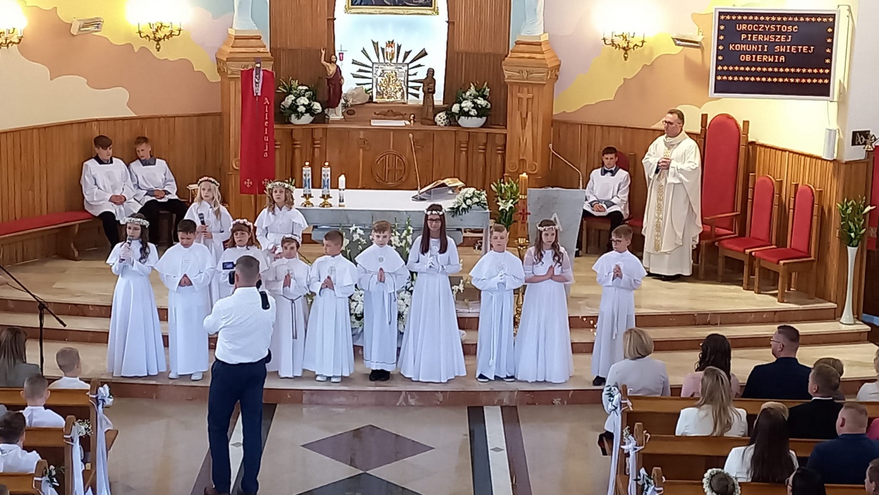 Pierwsza Komunia Święta w Obierwi - fot. RN [13.05.2023] - zdjęcie #25 - eOstroleka.pl