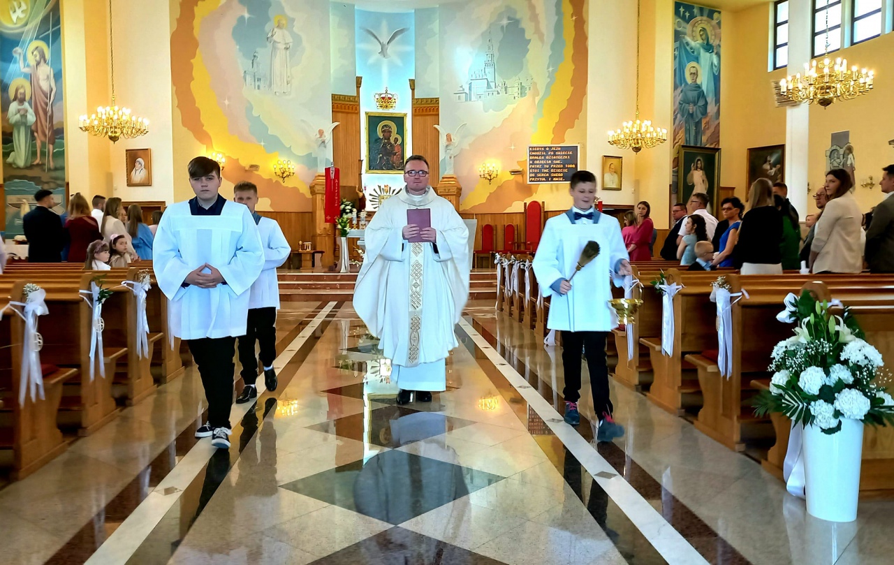 Pierwsza Komunia Święta w Obierwi - fot. RN [13.05.2023] - zdjęcie #24 - eOstroleka.pl