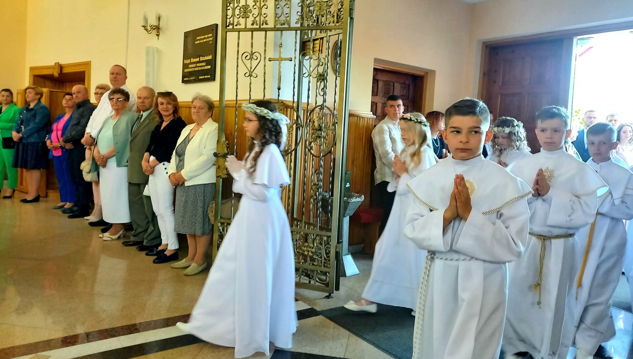 Pierwsza Komunia Święta w Obierwi - fot. RN [13.05.2023] - zdjęcie #18 - eOstroleka.pl