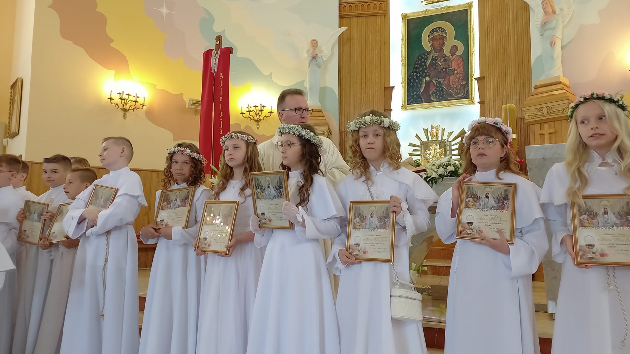 Pierwsza Komunia Święta w Obierwi - fot. RN [13.05.2023] - zdjęcie #12 - eOstroleka.pl