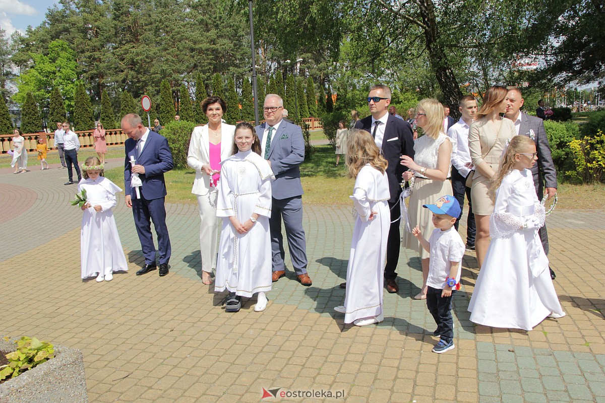 I Komunia Święta w kościele pw. Zbawiciela Świata w Ostrołęce [14.05.2023] - zdjęcie #130 - eOstroleka.pl