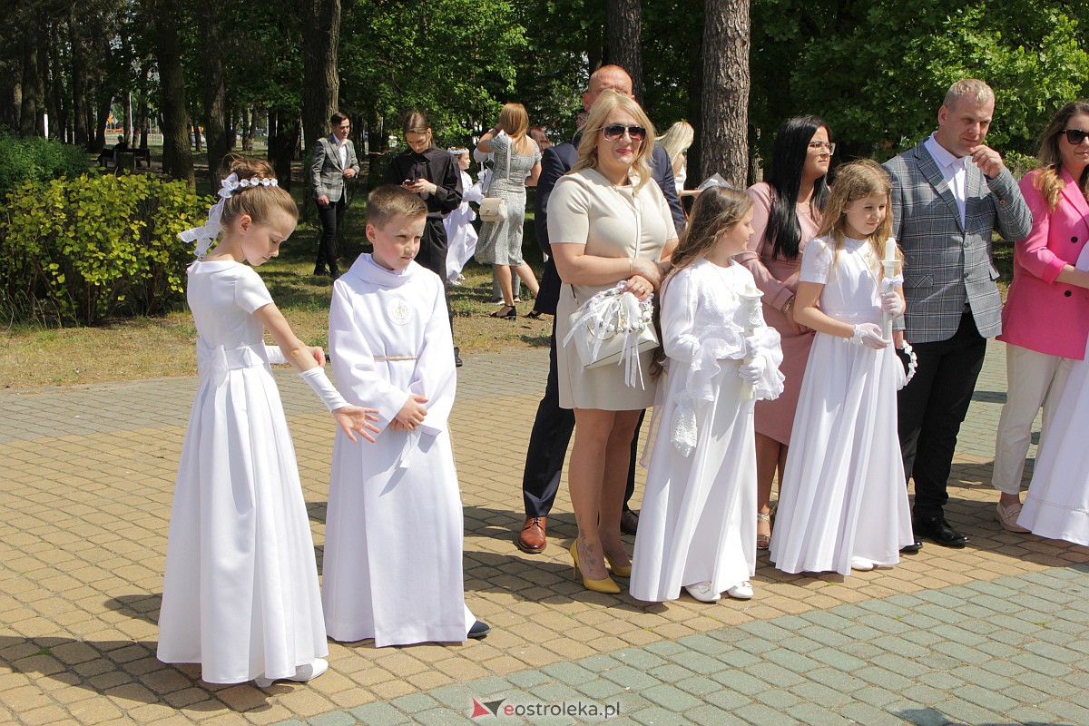 I Komunia Święta w kościele pw. Zbawiciela Świata w Ostrołęce [14.05.2023] - zdjęcie #129 - eOstroleka.pl