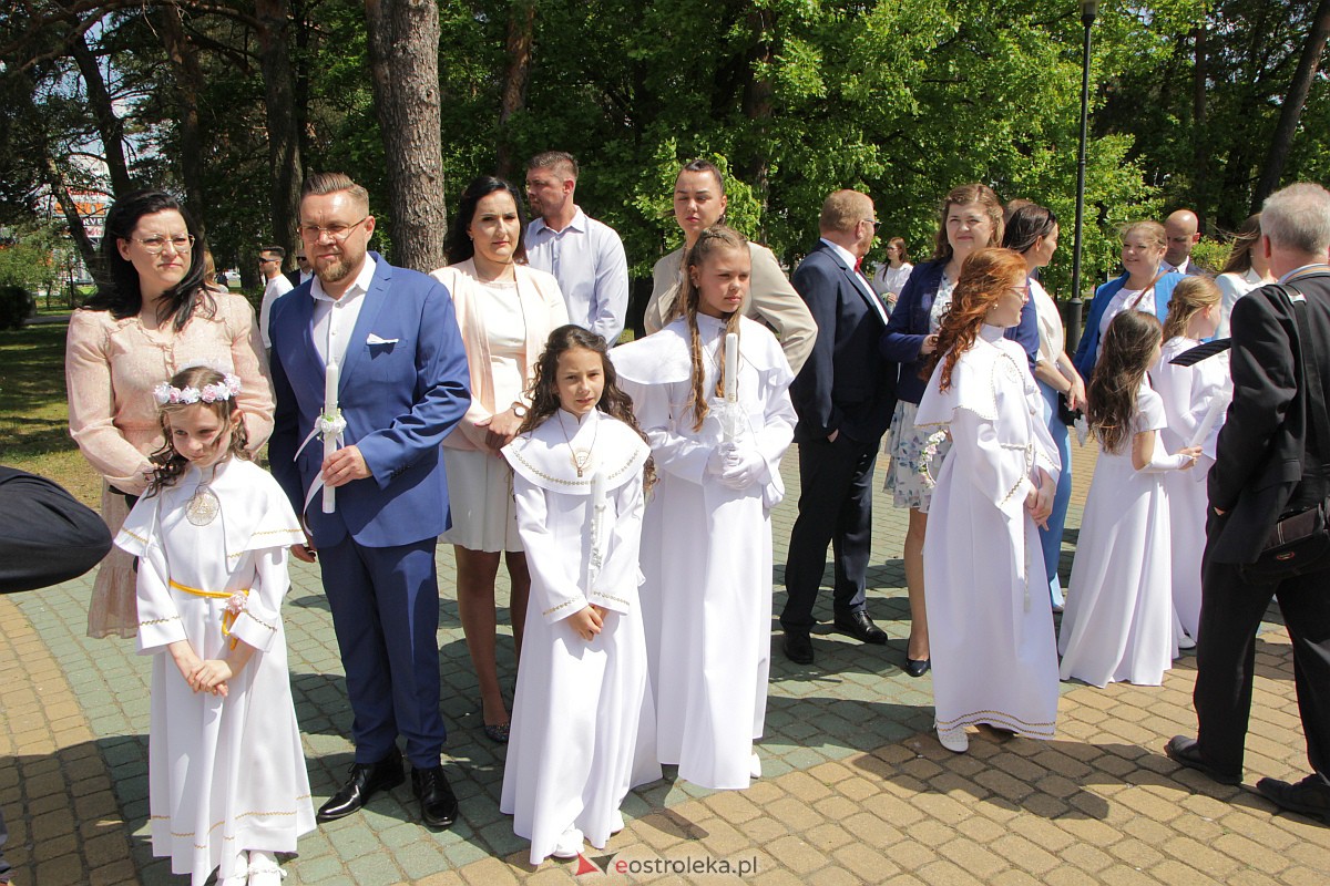 I Komunia Święta w kościele pw. Zbawiciela Świata w Ostrołęce [14.05.2023] - zdjęcie #127 - eOstroleka.pl