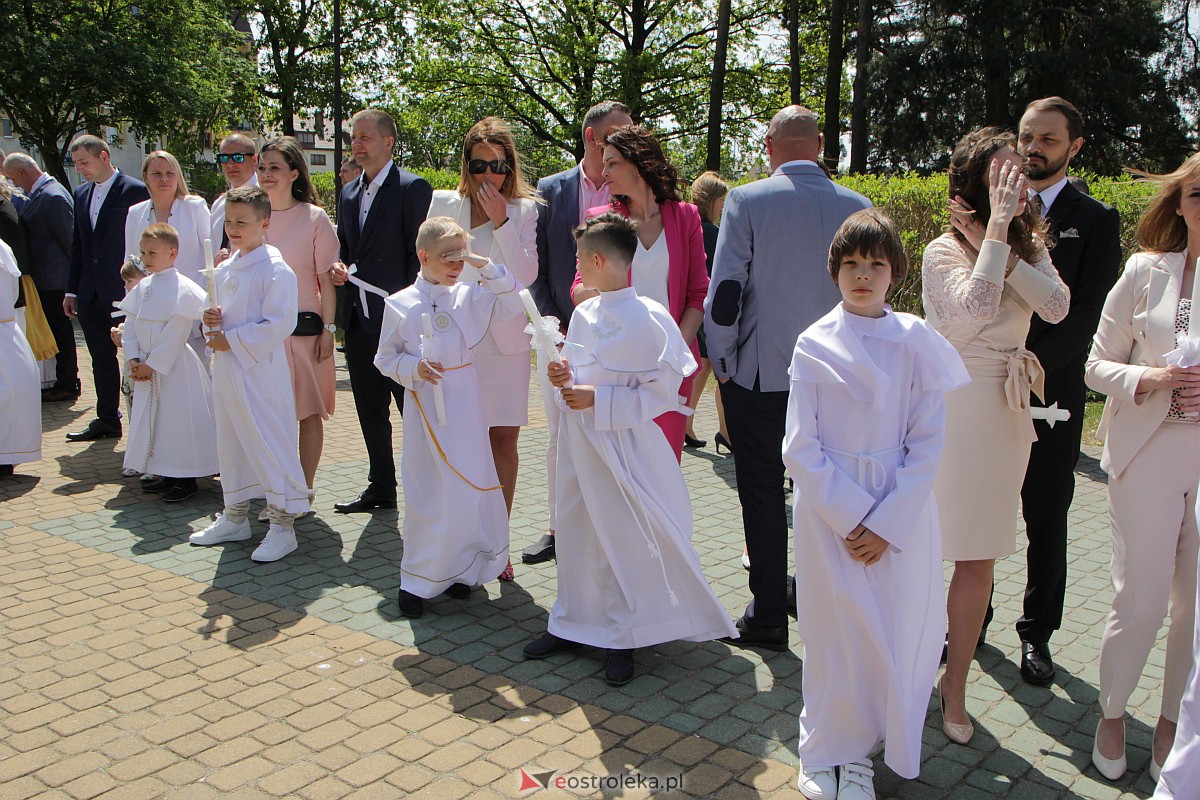 I Komunia Święta w kościele pw. Zbawiciela Świata w Ostrołęce [14.05.2023] - zdjęcie #126 - eOstroleka.pl