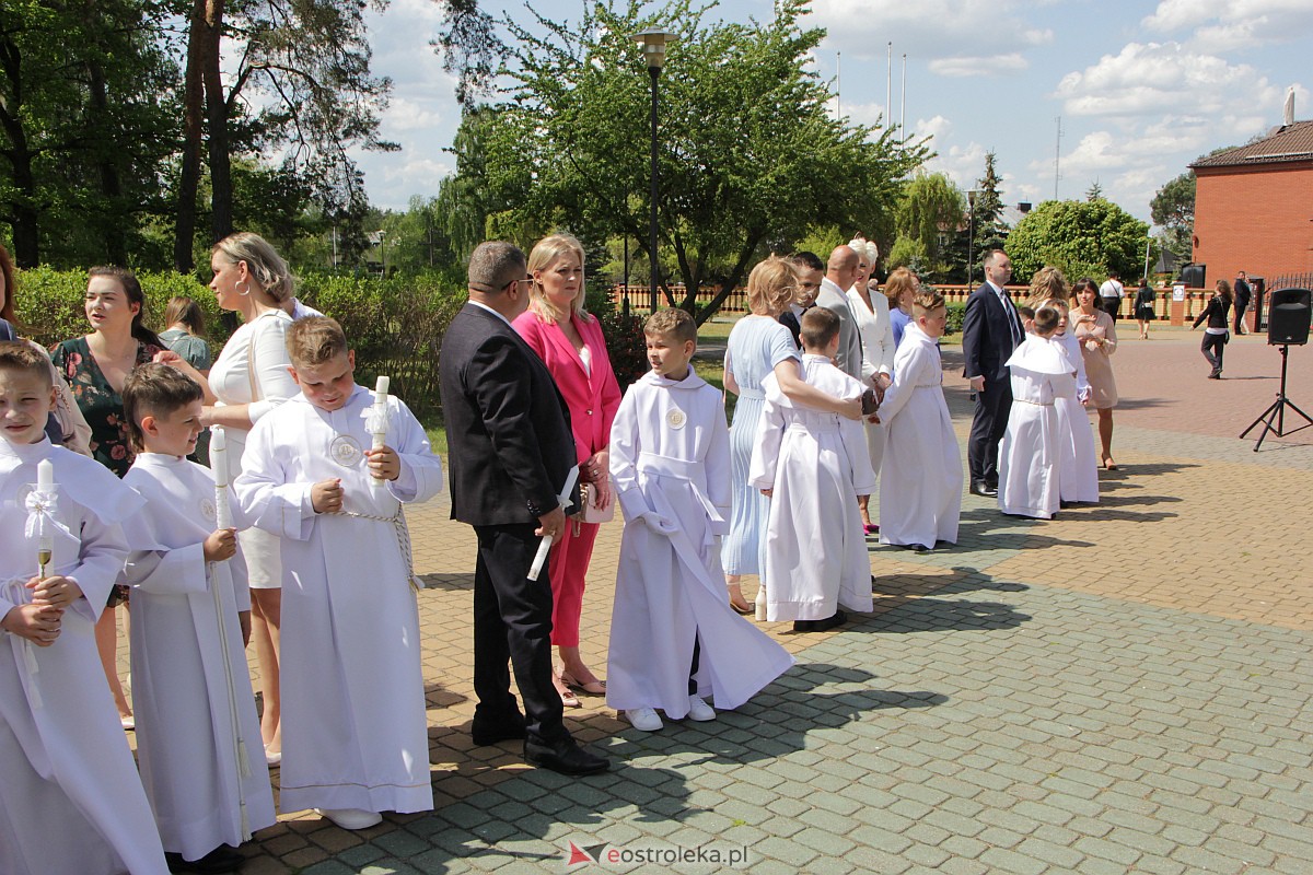 I Komunia Święta w kościele pw. Zbawiciela Świata w Ostrołęce [14.05.2023] - zdjęcie #125 - eOstroleka.pl