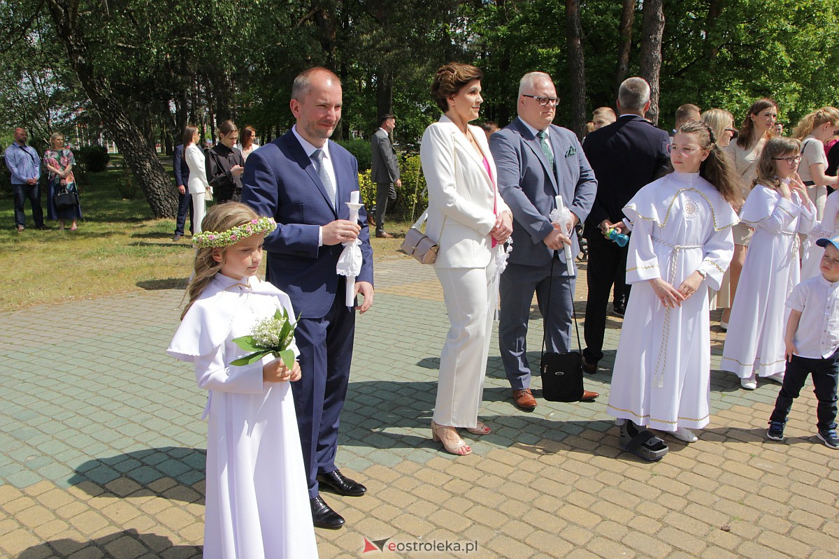 I Komunia Święta w kościele pw. Zbawiciela Świata w Ostrołęce [14.05.2023] - zdjęcie #123 - eOstroleka.pl