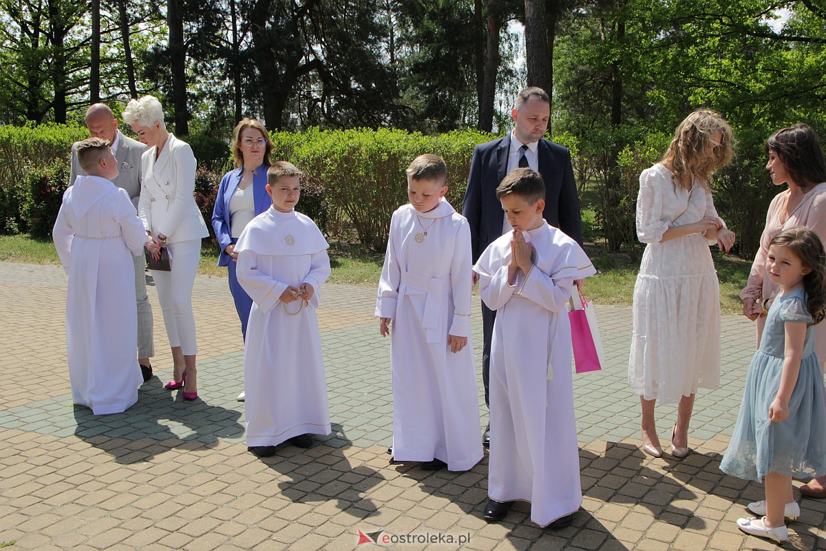 I Komunia Święta w kościele pw. Zbawiciela Świata w Ostrołęce [14.05.2023] - zdjęcie #121 - eOstroleka.pl