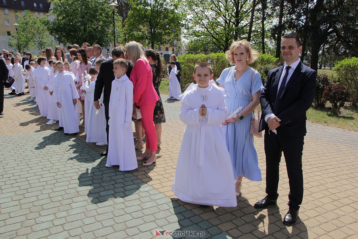 I Komunia Święta w kościele pw. Zbawiciela Świata w Ostrołęce [14.05.2023] - zdjęcie #119 - eOstroleka.pl