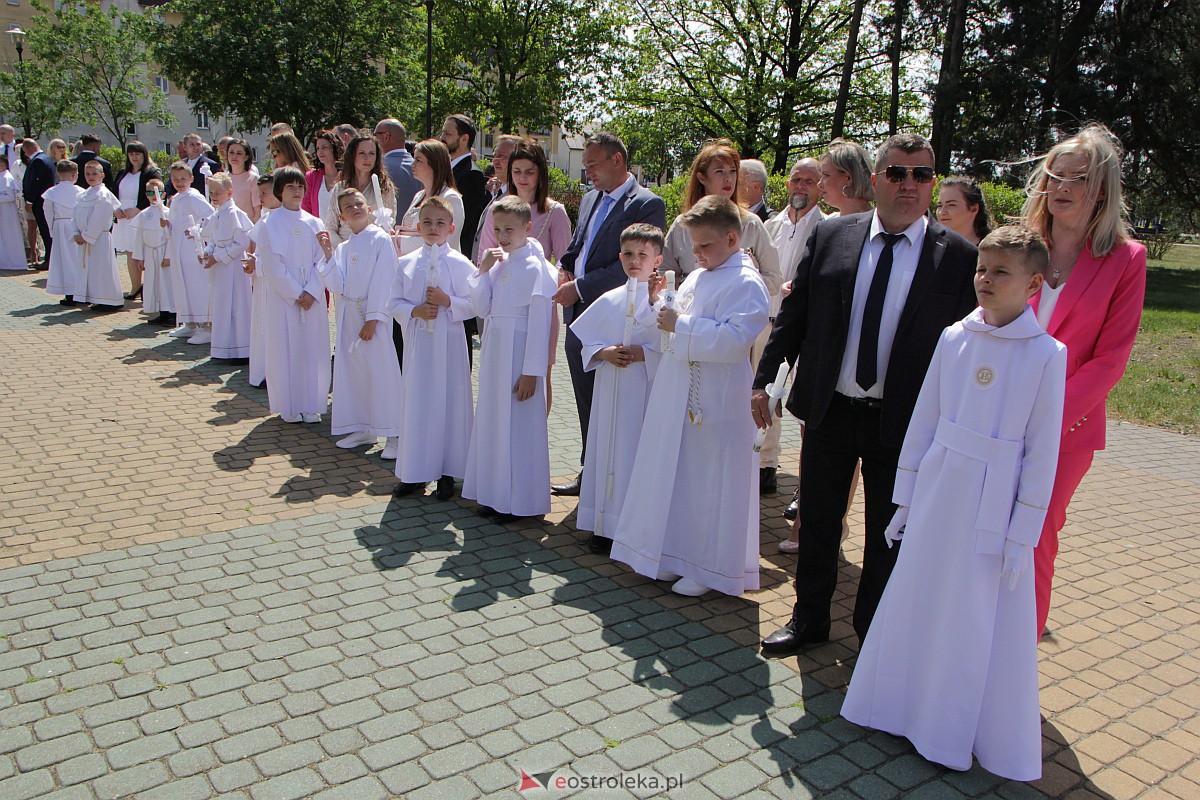 I Komunia Święta w kościele pw. Zbawiciela Świata w Ostrołęce [14.05.2023] - zdjęcie #118 - eOstroleka.pl