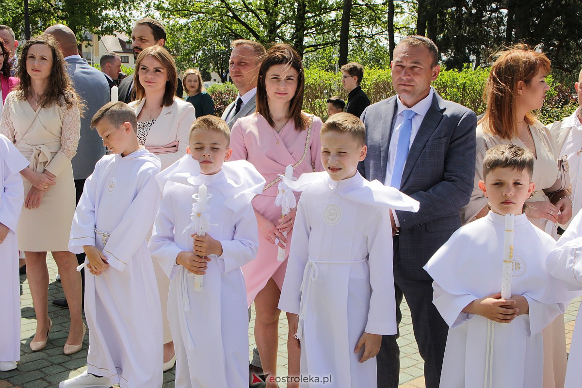 I Komunia Święta w kościele pw. Zbawiciela Świata w Ostrołęce [14.05.2023] - zdjęcie #117 - eOstroleka.pl