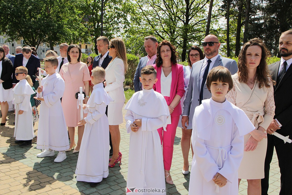 I Komunia Święta w kościele pw. Zbawiciela Świata w Ostrołęce [14.05.2023] - zdjęcie #115 - eOstroleka.pl