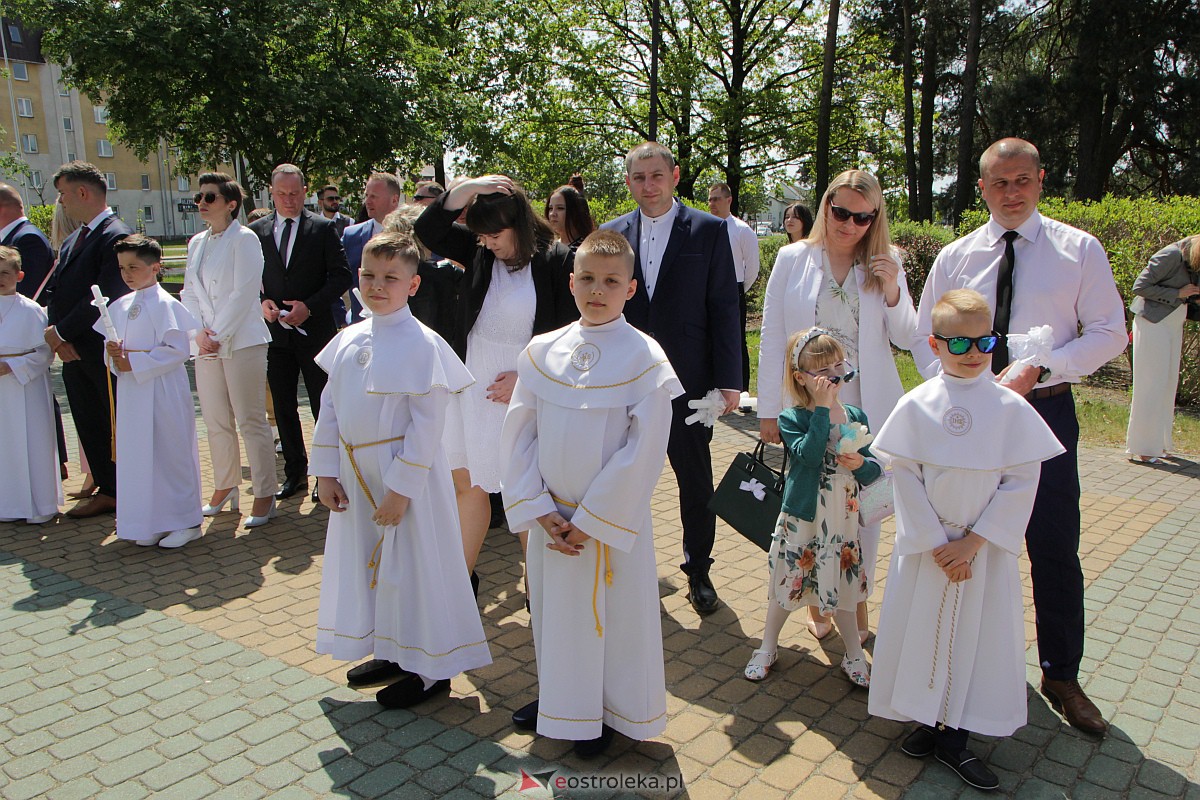 I Komunia Święta w kościele pw. Zbawiciela Świata w Ostrołęce [14.05.2023] - zdjęcie #112 - eOstroleka.pl