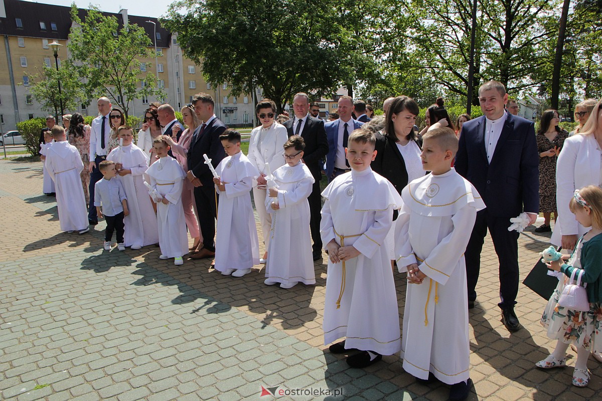 I Komunia Święta w kościele pw. Zbawiciela Świata w Ostrołęce [14.05.2023] - zdjęcie #109 - eOstroleka.pl