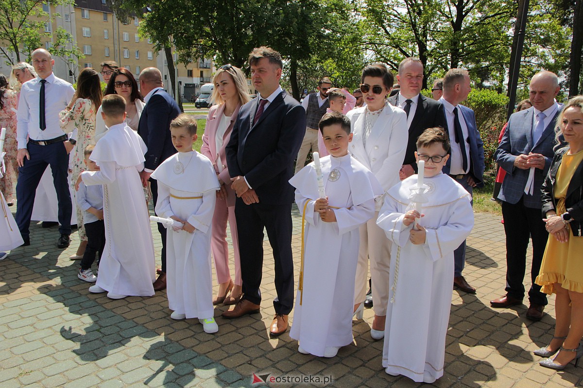 I Komunia Święta w kościele pw. Zbawiciela Świata w Ostrołęce [14.05.2023] - zdjęcie #108 - eOstroleka.pl