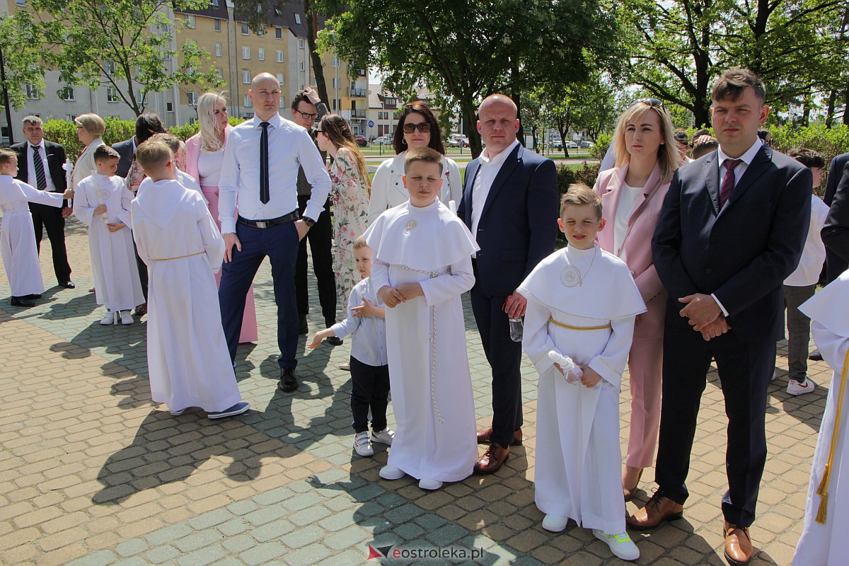I Komunia Święta w kościele pw. Zbawiciela Świata w Ostrołęce [14.05.2023] - zdjęcie #107 - eOstroleka.pl