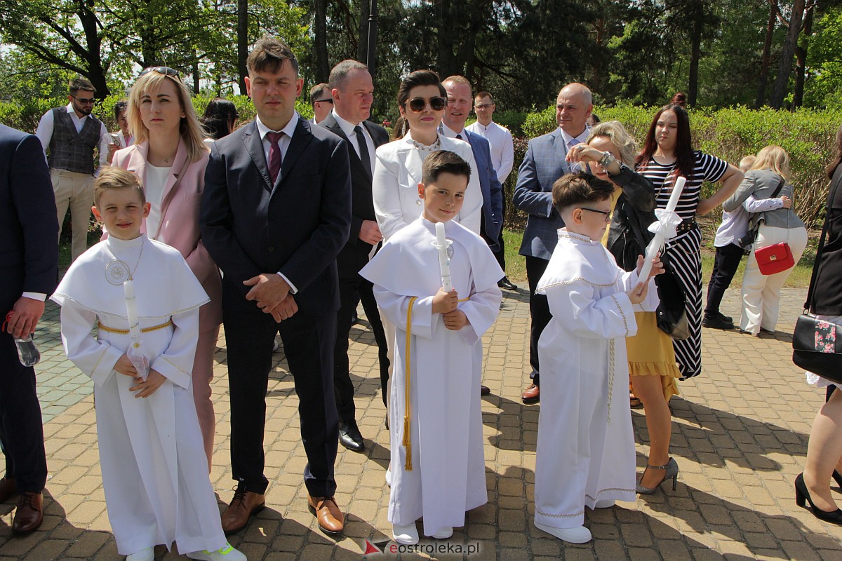 I Komunia Święta w kościele pw. Zbawiciela Świata w Ostrołęce [14.05.2023] - zdjęcie #106 - eOstroleka.pl