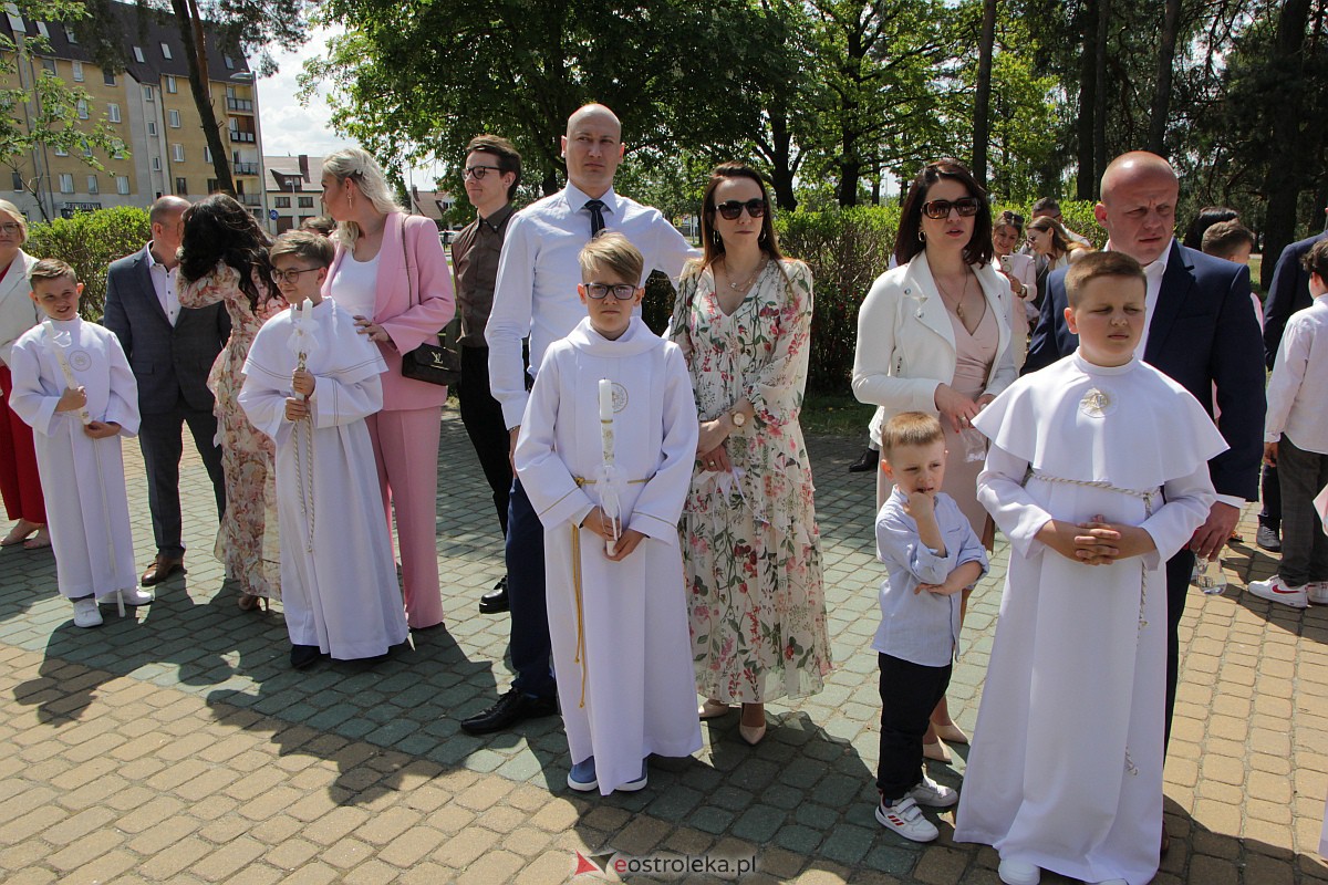 I Komunia Święta w kościele pw. Zbawiciela Świata w Ostrołęce [14.05.2023] - zdjęcie #105 - eOstroleka.pl