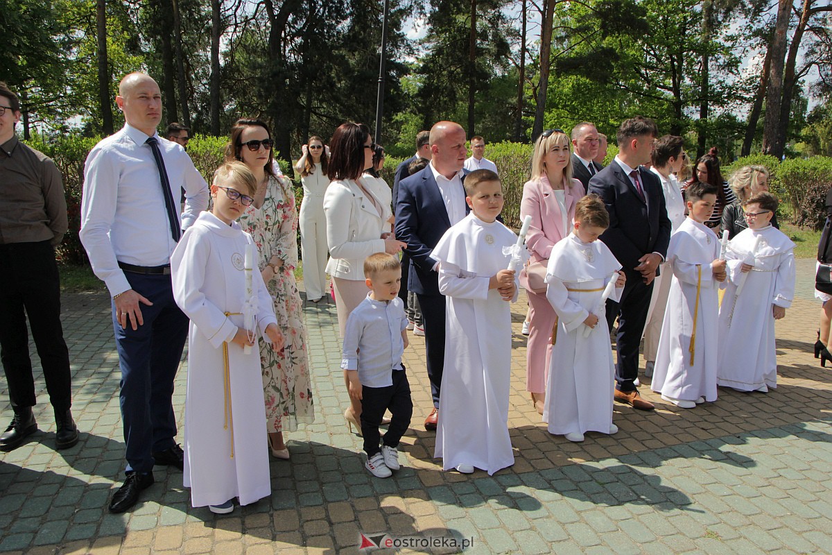 I Komunia Święta w kościele pw. Zbawiciela Świata w Ostrołęce [14.05.2023] - zdjęcie #103 - eOstroleka.pl
