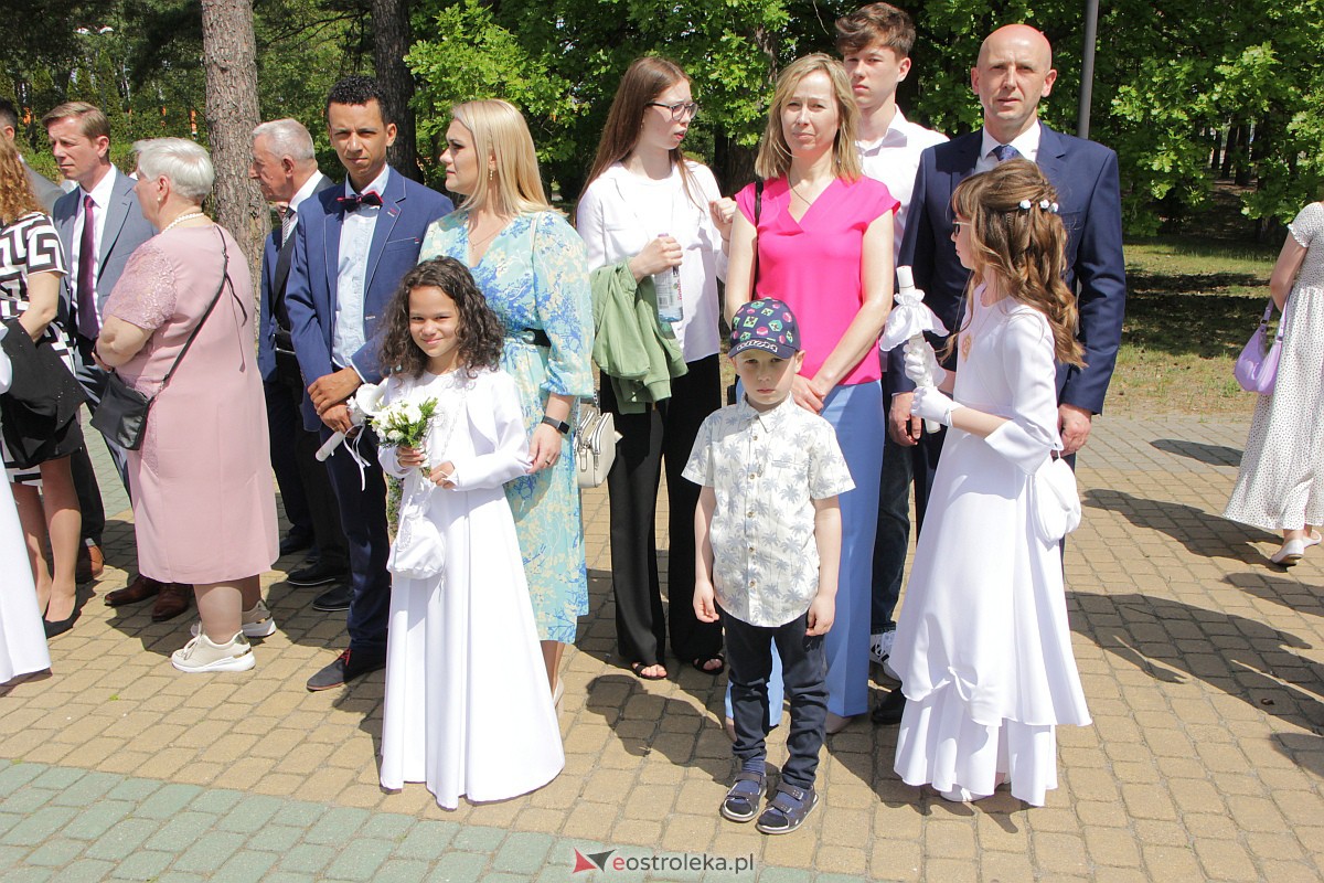 I Komunia Święta w kościele pw. Zbawiciela Świata w Ostrołęce [14.05.2023] - zdjęcie #102 - eOstroleka.pl