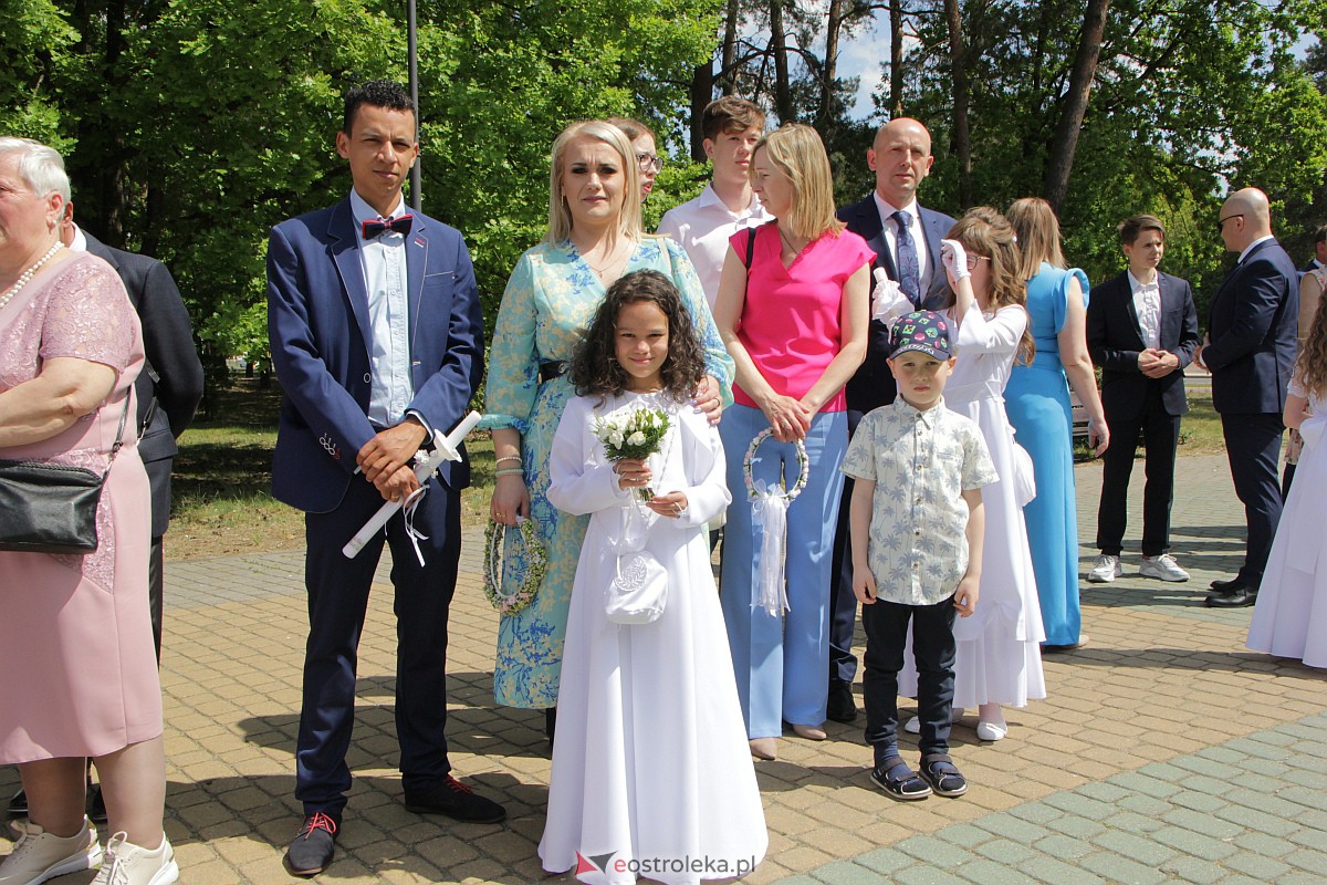 I Komunia Święta w kościele pw. Zbawiciela Świata w Ostrołęce [14.05.2023] - zdjęcie #101 - eOstroleka.pl