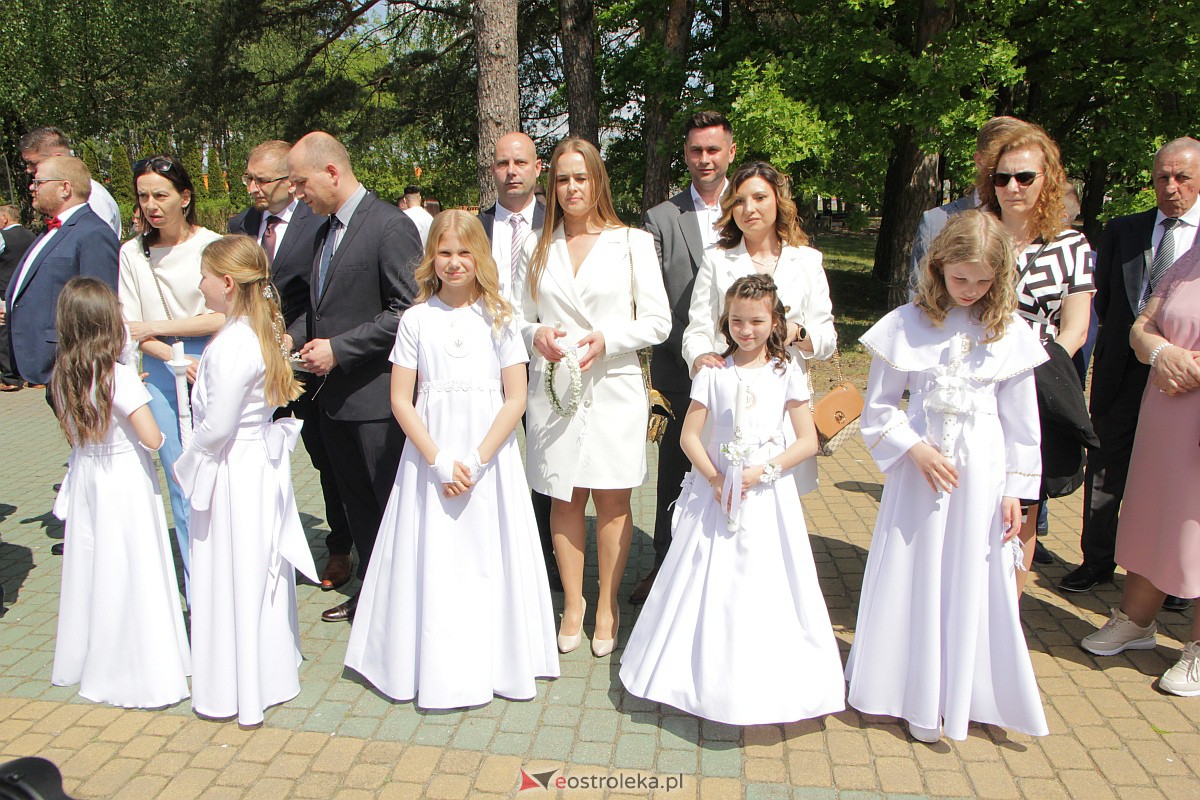 I Komunia Święta w kościele pw. Zbawiciela Świata w Ostrołęce [14.05.2023] - zdjęcie #100 - eOstroleka.pl