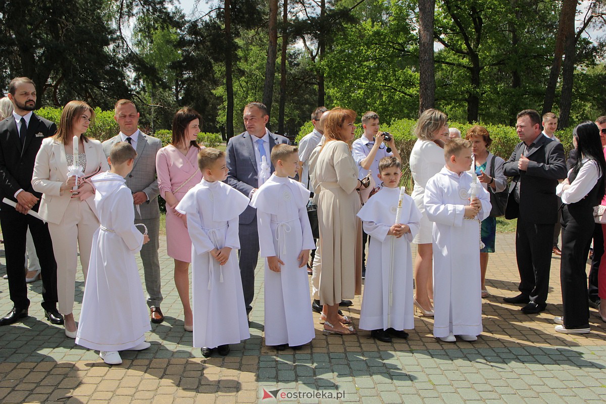 I Komunia Święta w kościele pw. Zbawiciela Świata w Ostrołęce [14.05.2023] - zdjęcie #94 - eOstroleka.pl
