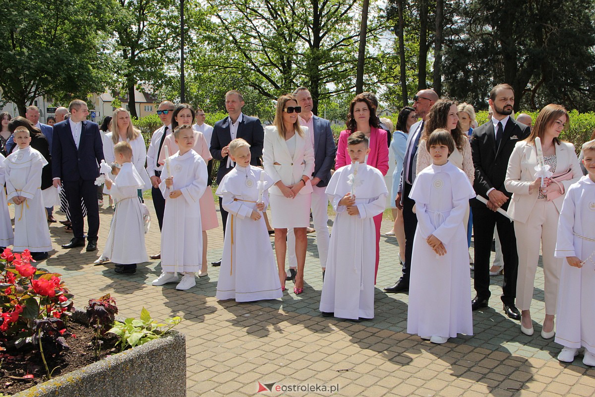 I Komunia Święta w kościele pw. Zbawiciela Świata w Ostrołęce [14.05.2023] - zdjęcie #93 - eOstroleka.pl