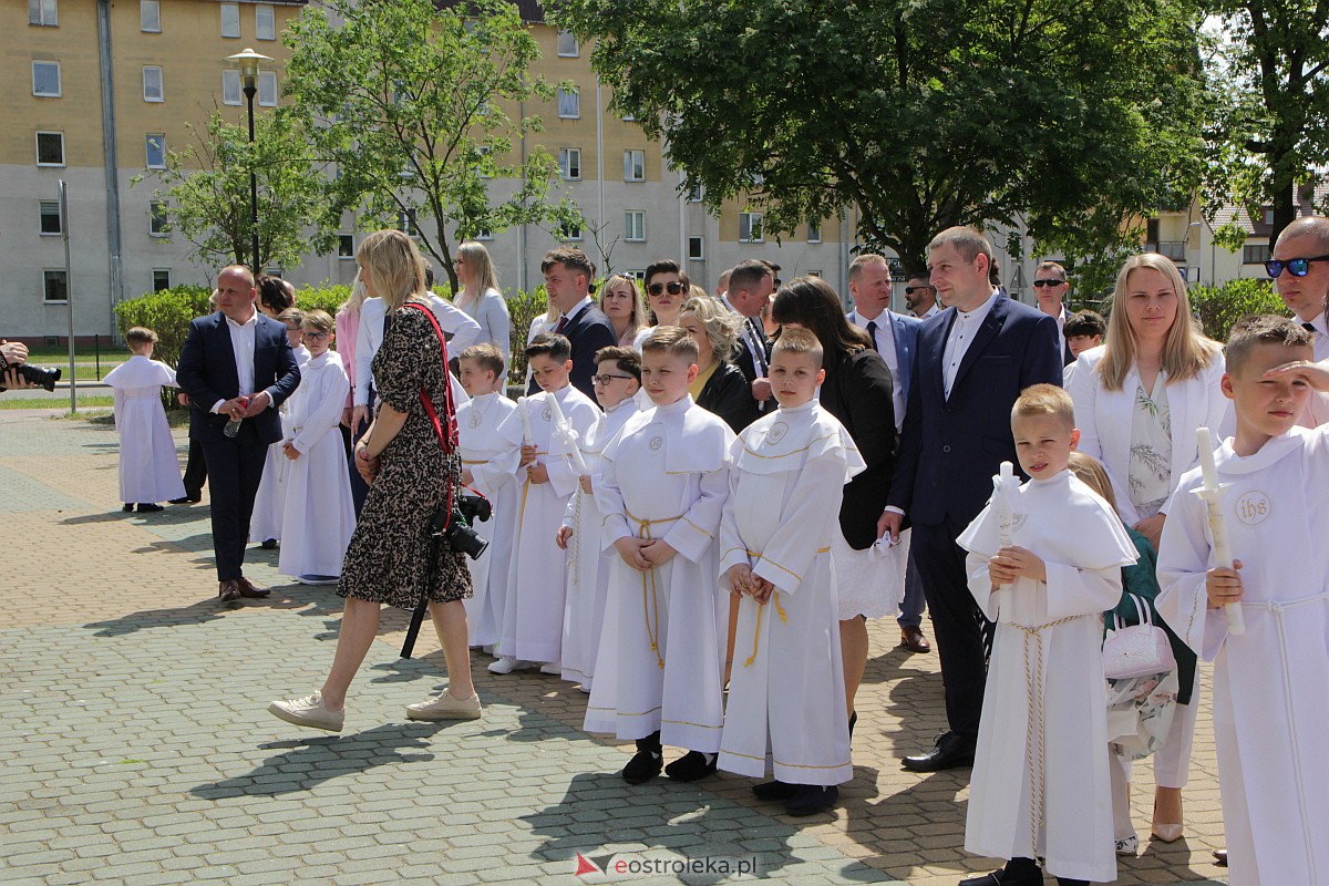 I Komunia Święta w kościele pw. Zbawiciela Świata w Ostrołęce [14.05.2023] - zdjęcie #92 - eOstroleka.pl