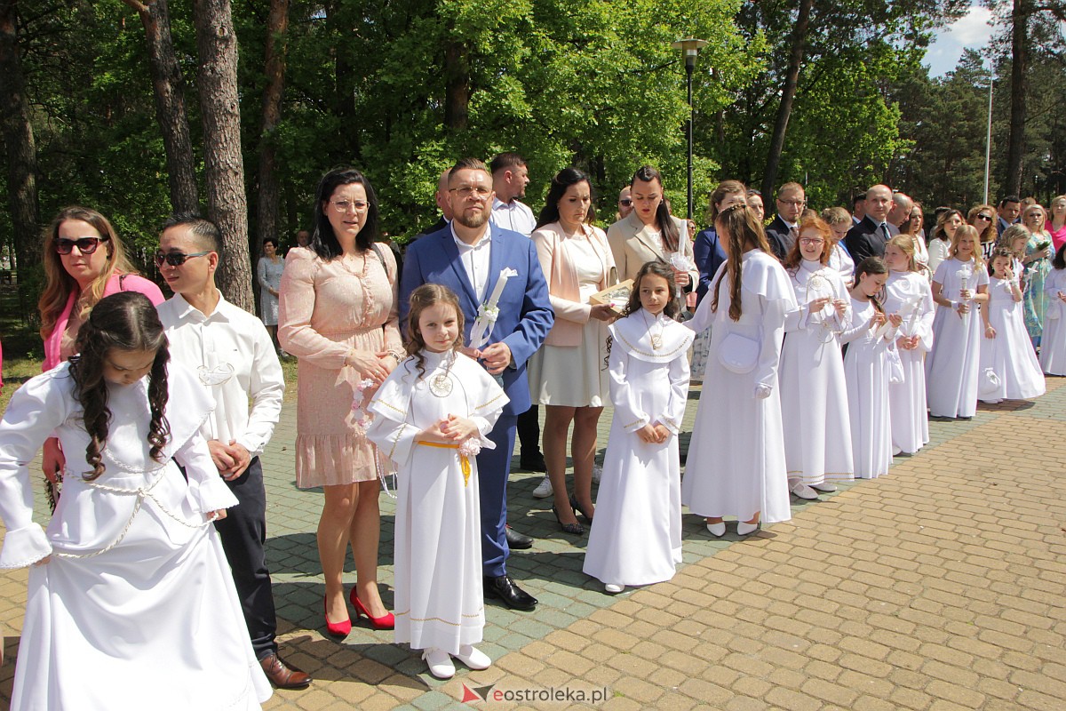 I Komunia Święta w kościele pw. Zbawiciela Świata w Ostrołęce [14.05.2023] - zdjęcie #89 - eOstroleka.pl