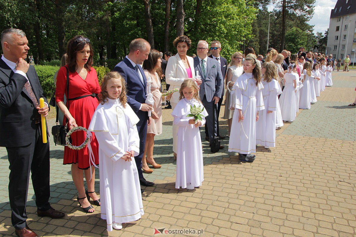 I Komunia Święta w kościele pw. Zbawiciela Świata w Ostrołęce [14.05.2023] - zdjęcie #80 - eOstroleka.pl