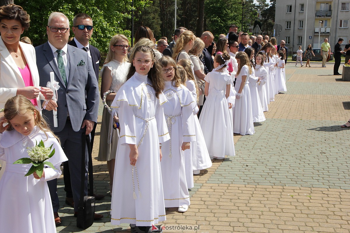 I Komunia Święta w kościele pw. Zbawiciela Świata w Ostrołęce [14.05.2023] - zdjęcie #78 - eOstroleka.pl