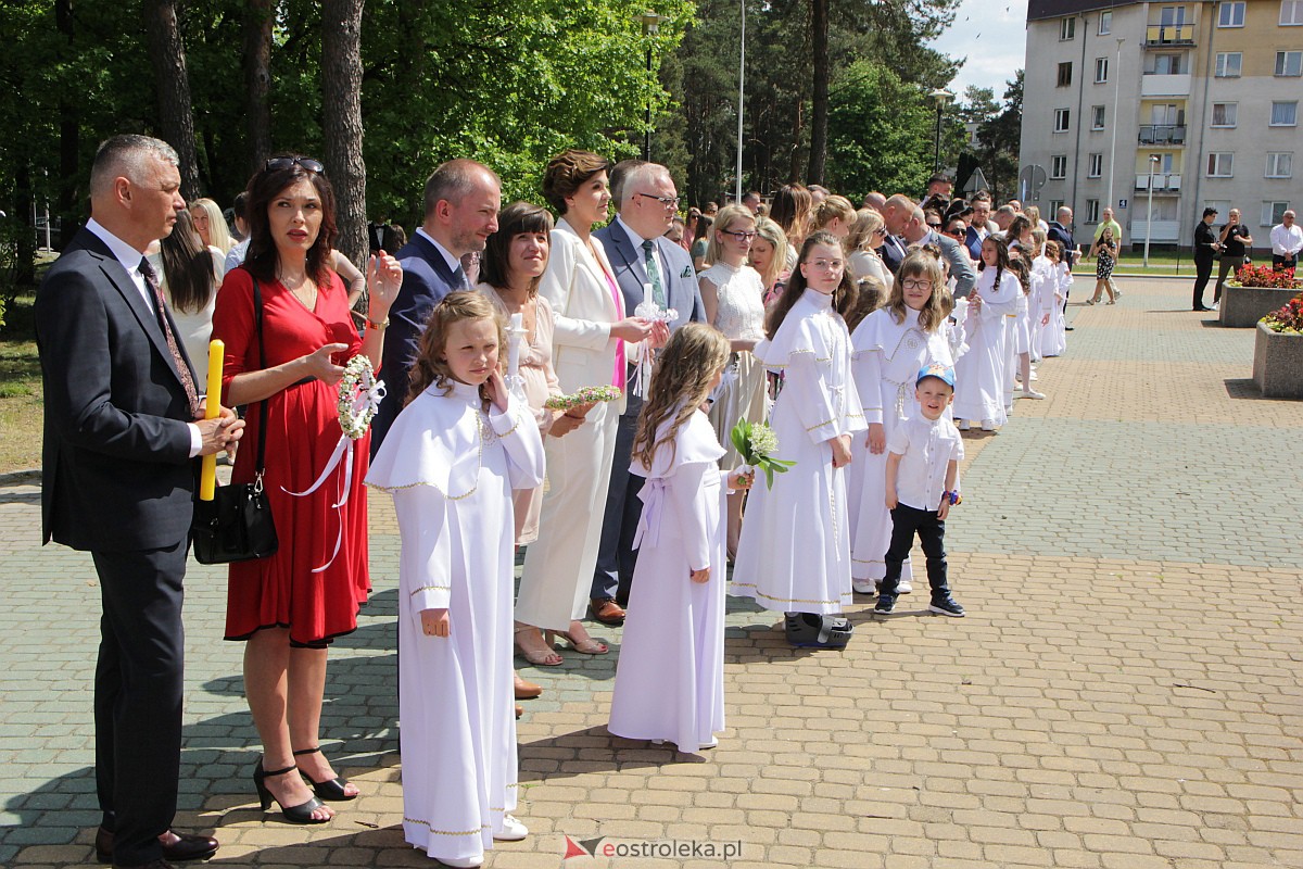 I Komunia Święta w kościele pw. Zbawiciela Świata w Ostrołęce [14.05.2023] - zdjęcie #74 - eOstroleka.pl