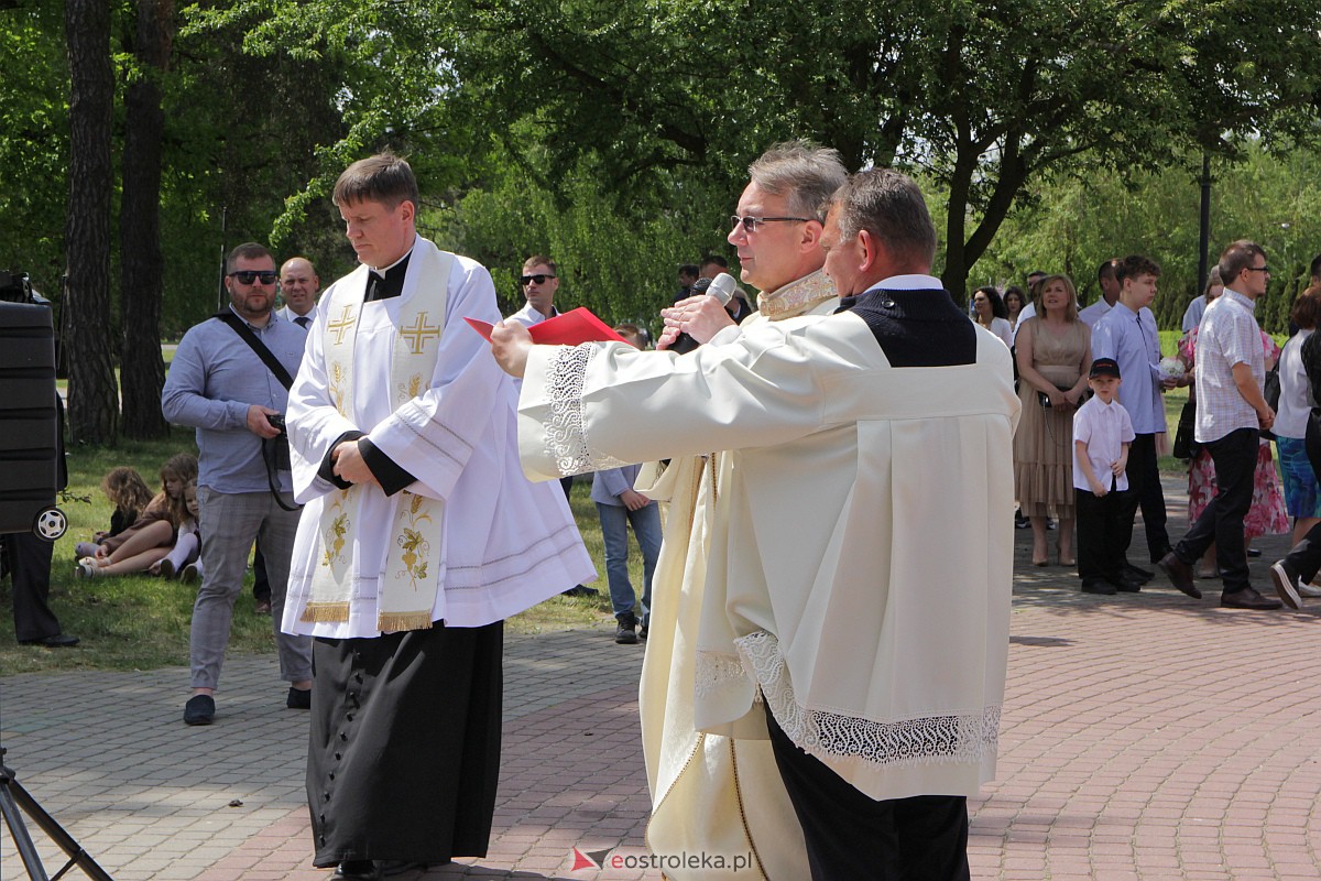 I Komunia Święta w kościele pw. Zbawiciela Świata w Ostrołęce [14.05.2023] - zdjęcie #66 - eOstroleka.pl