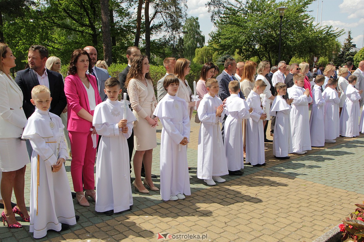 I Komunia Święta w kościele pw. Zbawiciela Świata w Ostrołęce [14.05.2023] - zdjęcie #58 - eOstroleka.pl