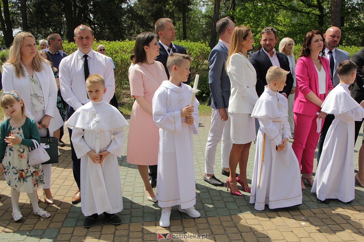 I Komunia Święta w kościele pw. Zbawiciela Świata w Ostrołęce [14.05.2023] - zdjęcie #56 - eOstroleka.pl