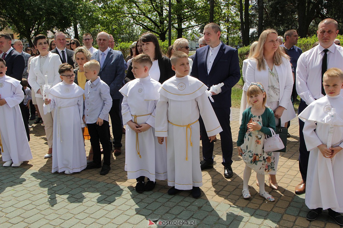I Komunia Święta w kościele pw. Zbawiciela Świata w Ostrołęce [14.05.2023] - zdjęcie #54 - eOstroleka.pl
