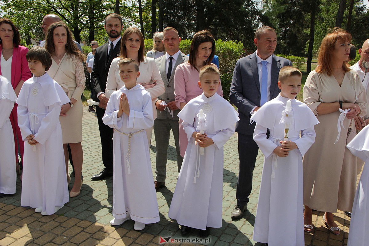 I Komunia Święta w kościele pw. Zbawiciela Świata w Ostrołęce [14.05.2023] - zdjęcie #44 - eOstroleka.pl