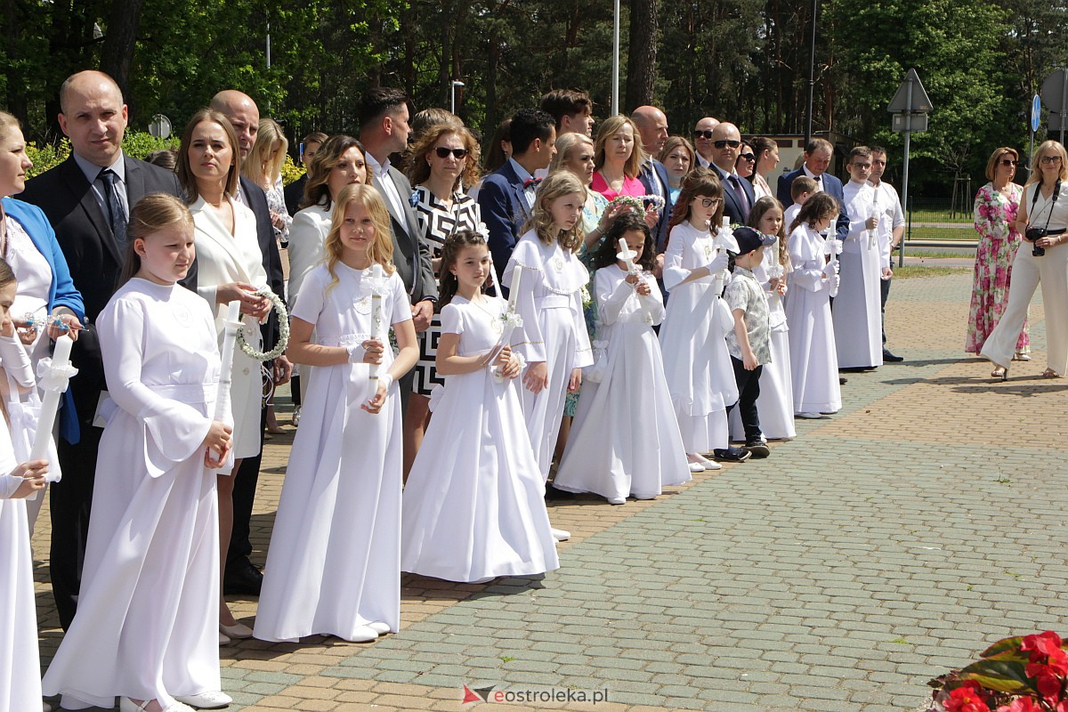 I Komunia Święta w kościele pw. Zbawiciela Świata w Ostrołęce [14.05.2023] - zdjęcie #40 - eOstroleka.pl