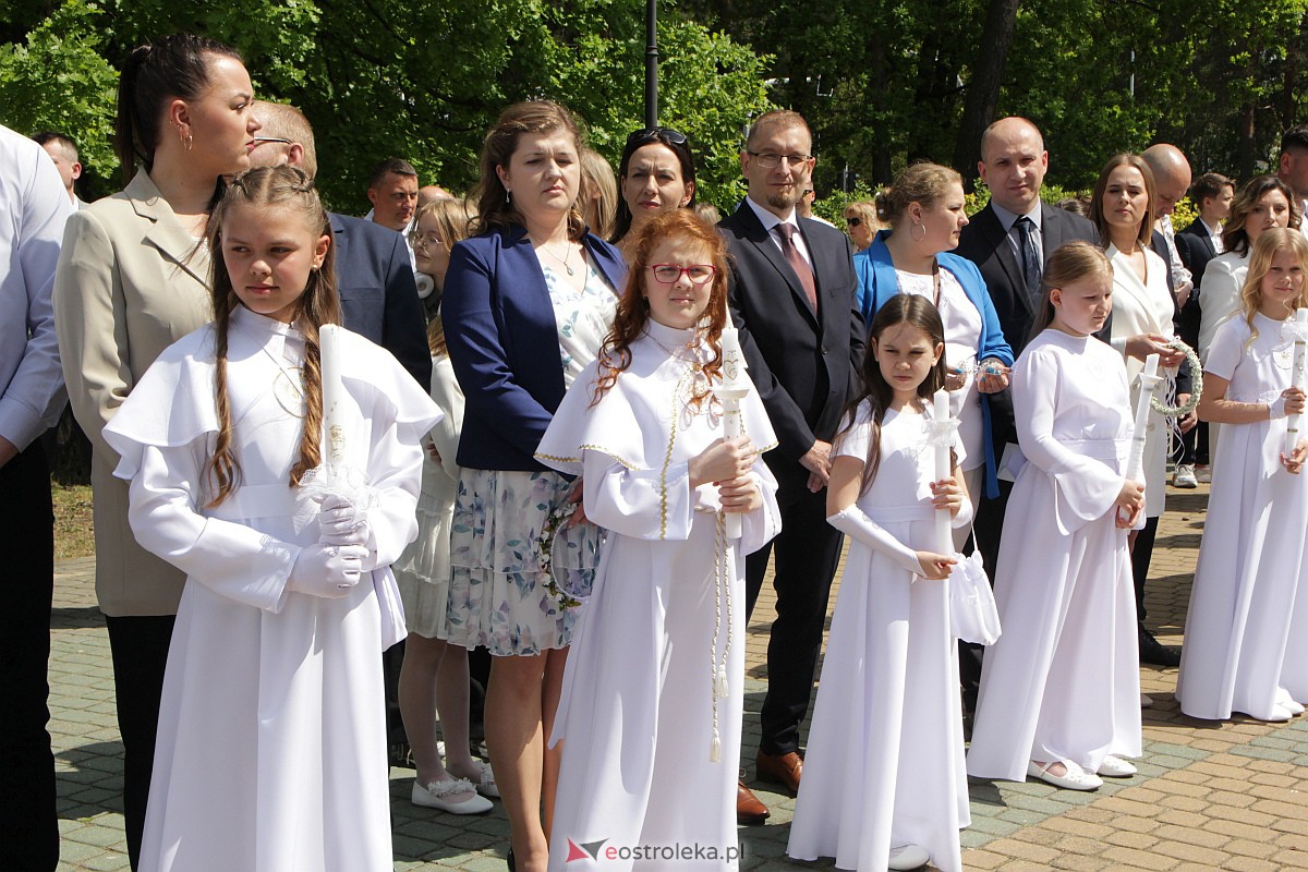 I Komunia Święta w kościele pw. Zbawiciela Świata w Ostrołęce [14.05.2023] - zdjęcie #38 - eOstroleka.pl